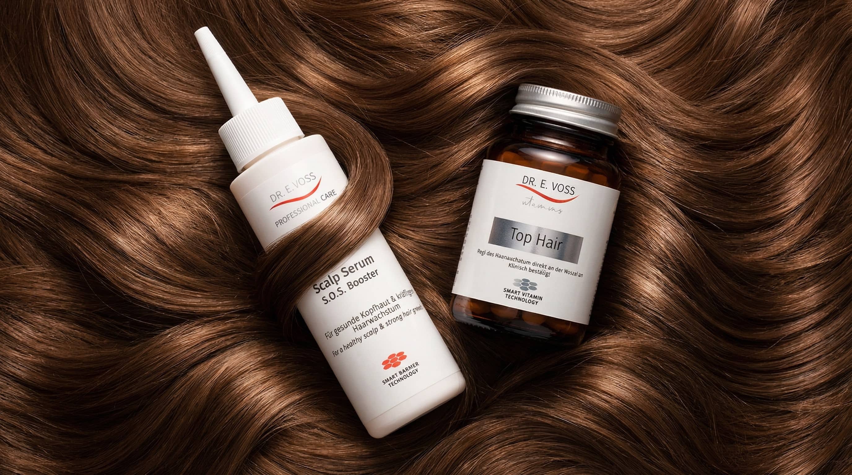 Produktbundle Top Hair und Scalp Serum Produkt-Bundle aus Top Hair und Scalp Serum in gesundem Haar liegend